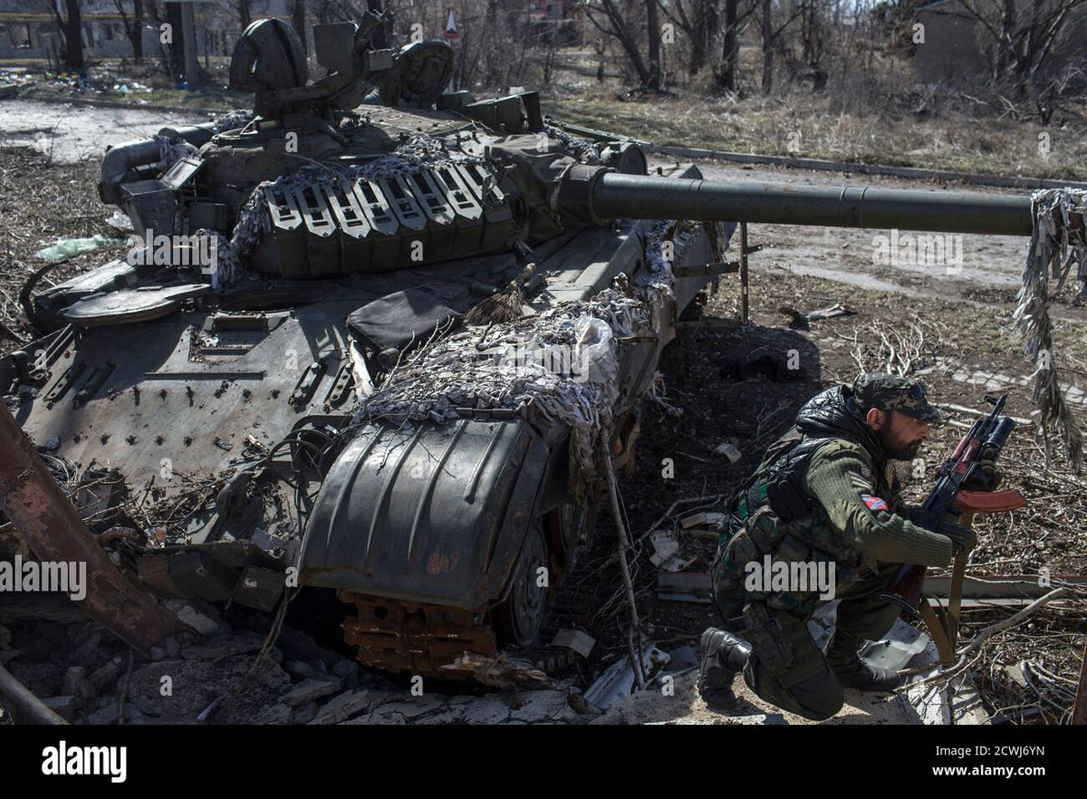 Trên đoạn video do người dân Kharkov công bố, người xem có thể thấy một nhiều xe tăng bị trúng đạn đang bốc cháy; trong khi ngay tại thời điểm đó, một loại đạn chống tăng khác không xác định, đã tiêu diệt thành công một phương tiện chiến đấu khác.