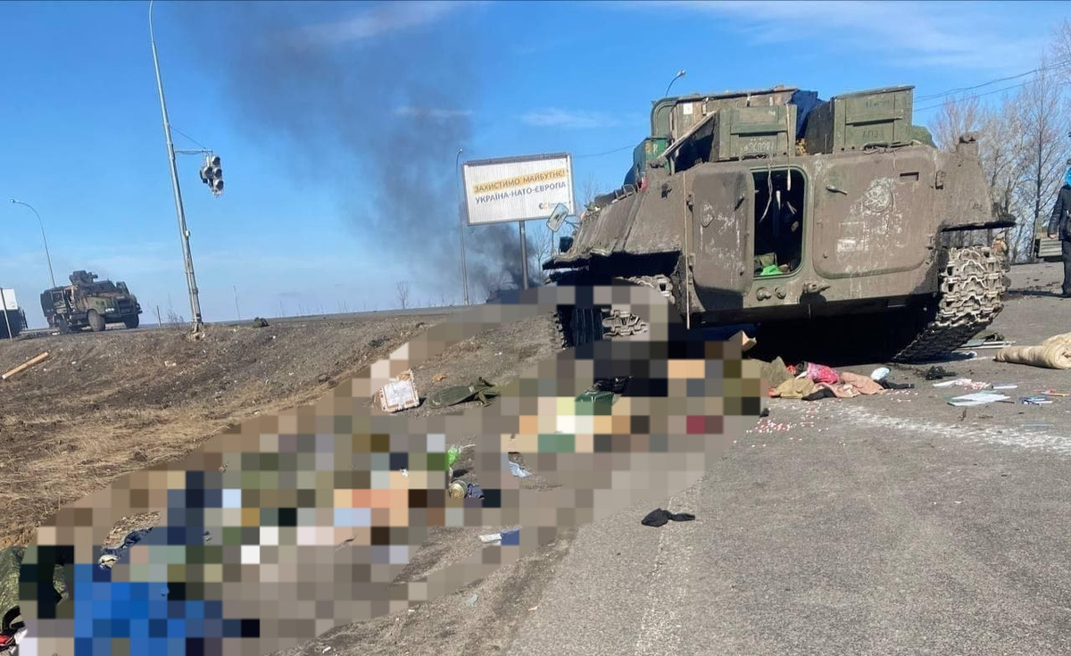 Tác giả của đoạn video ghi chú: “Quân ta chỉ đơn giản là bắn vào xe tăng địch ngay trên đường vành đai. Đã có hai chục chiếc xe bị bắn cháy và quân địch không thể vào Kharkov”.