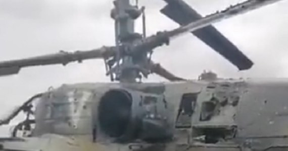 Trên đoạn video được đưa lên mạng xã hội, người xem có thể thấy nơi hạ cánh khẩn cấp của chiếc trực thăng tấn công Ka-52. Máy bay bị hư hỏng động cơ và một số lỗ thủng do trúng đạn từ các vũ khí cỡ nòng nhỏ bắn trúng.