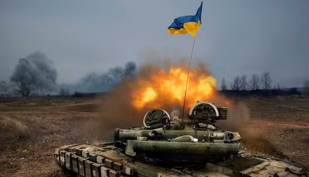 Theo tác giả đoạn video, đoàn xe tăng trên đi theo đường vành đai, tiến về trung tâm thành phố Kharkov, nhưng đã bị quân đội Ukraine tấn công bằng nhiều loại vũ khí khác nhau, bao gồm cả xe tăng và hệ thống tên lửa chống tăng.