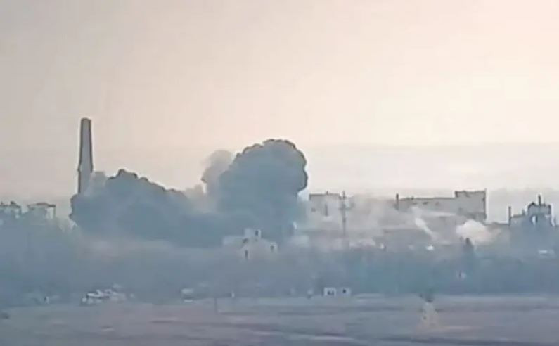 Theo chính quyền Kharkov, đây là lần đầu tiên những quả bom nặng nửa tấn được Quân đội Nga sử dụng tấn công thành phố. Văn phòng công tố khu vực Kharkov cũng cho biết thêm, máy bay tiêm kích bom Su-34 của Nga đã thả bom từ khu vực Mayskoye ở vùng Belgorod, cách mục tiêu 65 km.