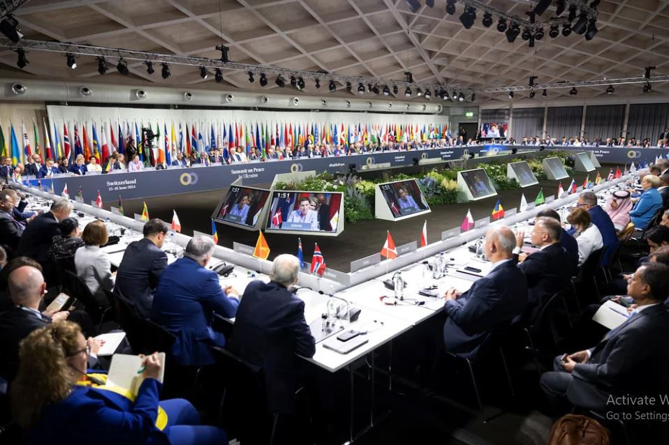 Đồng thời, Quân đội Ukraine cũng cần tìm kiếm sự trợ giúp từ bên ngoài để nâng cao năng lực chiến đấu. Tinh thần phản kháng không ngừng nghỉ này là một ví dụ quan trọng về sự giúp đỡ của cộng đồng quốc tế và cũng thể hiện cho thế giới thấy khát vọng hòa bình và tự do của người dân Ukraine.