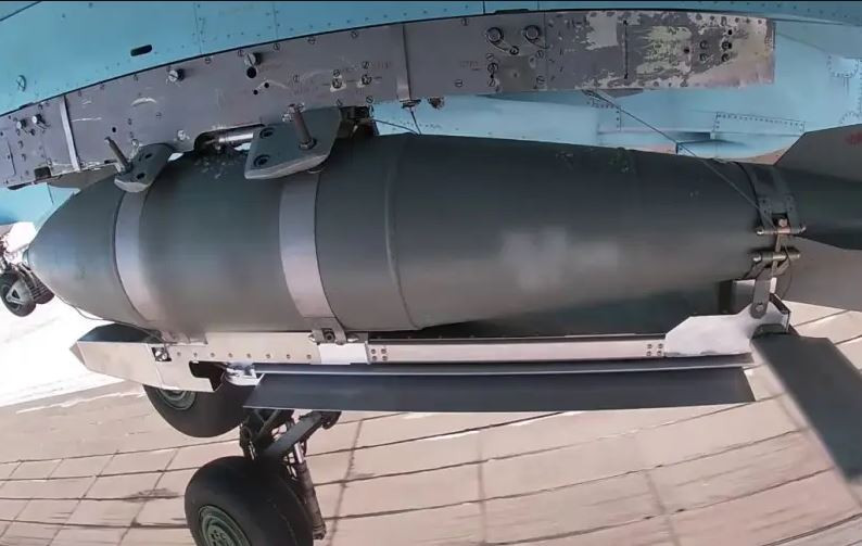 Trong khi mặt trận Donbass vẫn đang nóng rực, thì ở chiến trường phía bắc Ukraine, tại mặt trận Kharkov, máy bay ném bom Su-34 của Nga lần đầu tiên sử dụng bom lượn có điều khiển FAB-500, tấn công các mục tiêu ở trong khu vực thành phố Kharkov, thành phố công nghiệp của Ukraine.