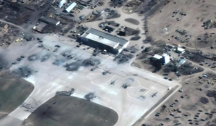 Sân bay này nghi là nơi được Ukraine sử dụng để tiếp nhận sự hỗ trợ của NATO cho các máy bay chiến đấu F-16. Với sự giúp đỡ của các tổ chức ngầm của Nga, Quân đội Nga đã phóng số lượng lớn tên lửa vào nhiều cơ sở kho bãi và nhà máy bảo trì, đài chỉ huy.