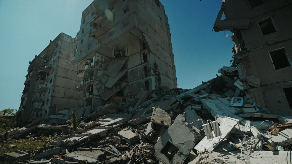 Bộ Tổng tham mưu Quân đội Ukraine không lường trước được cuộc tấn công này và không có thời gian chuyển quân dự bị đến đây kịp thời. Kết quả là các đơn vị Ukraine, dưới sức tấn công mãnh liệt của Nga, buộc phải rút lui khỏi các trận địa phòng ngự mà họ đã xây dựng trong 8 năm qua. 