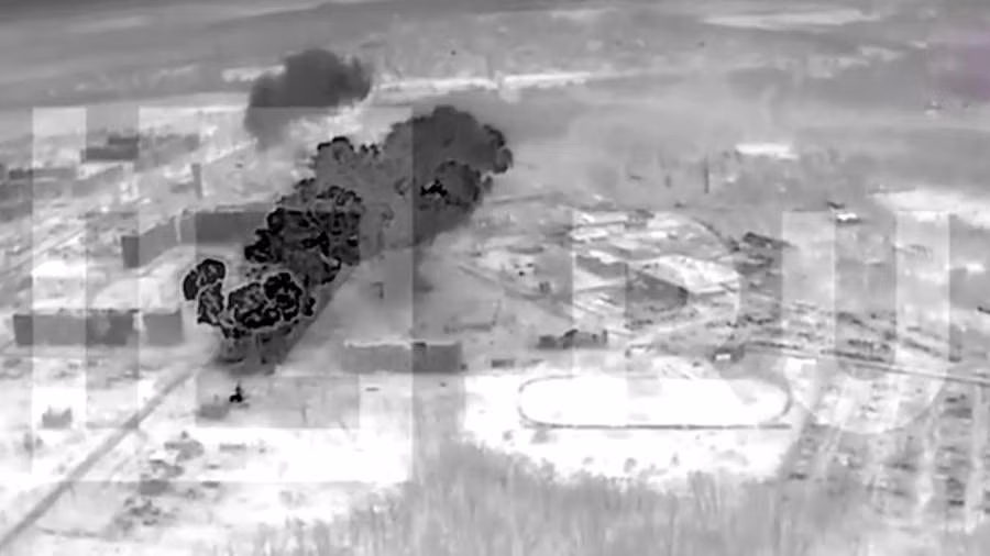 Cùng lúc đó, AFU đang thực hiện những nỗ lực tuyệt vọng nhằm giữ phần còn lại của tiểu khu Novoseverny, hiện giao tranh ác liệt vẫn đang diễn ra ở khu vực này. Các đơn vị Nga đã chiếm đóng bãi đất thải của Mỏ số 9 và đang tiêu diệt quân số, vũ khí của AFU tại đây bằng hỏa lực pháo binh và UAV FPV.