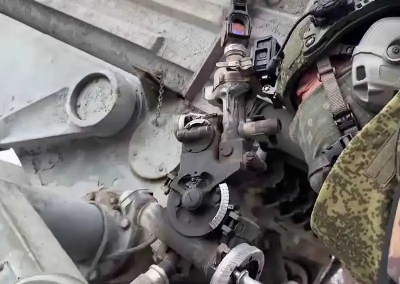 Kênh Military Summary cho biết, quân Nga tiếp tục gây sức ép lên quân Ukraine còn lại ở khu vực Chasov Yar; các hoạt động truy quét quân Ukraine còn sót loại ở các khu vực Severny và Shevchenko đang được hoàn tất. Tại Shevchenko, trên phố Dneprovskaya, quân Ukraine đang cố gắng tập hợp lực lượng để giữ vững vị trí ở phía nam thành phố, nhưng không đạt được thành công rõ ràng nào.