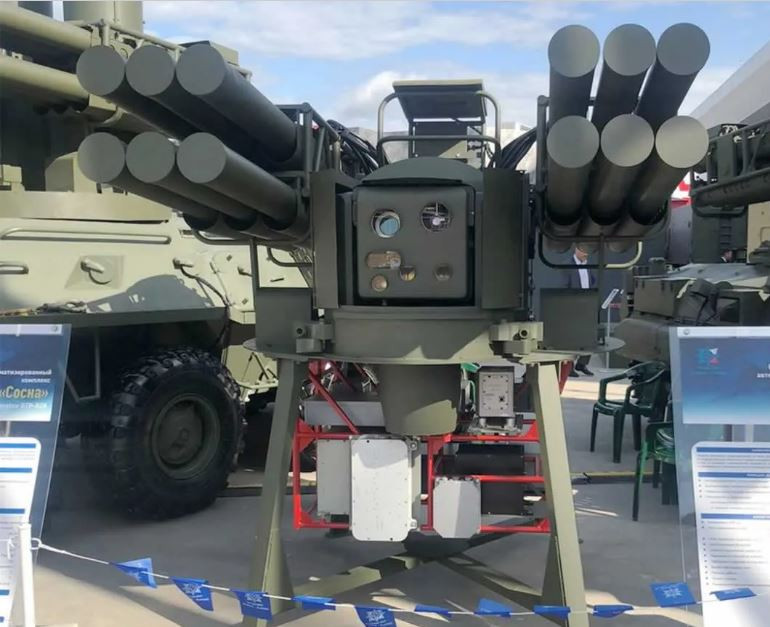 Bản thân mô-đun chiến đấu hoặc hệ thống phòng không Ptitselov có thể được điều khiển từ xa bởi trắc thủ. Trắc thủ điều khiển xạ thủ bên trong khoang chiến đấu của xe đổ bộ BMD-4M hoặc một thiết bị điều khiển từ bên ngoài thông qua cáp nối, tối đa đến 500 mét. Ảnh: Rostec.