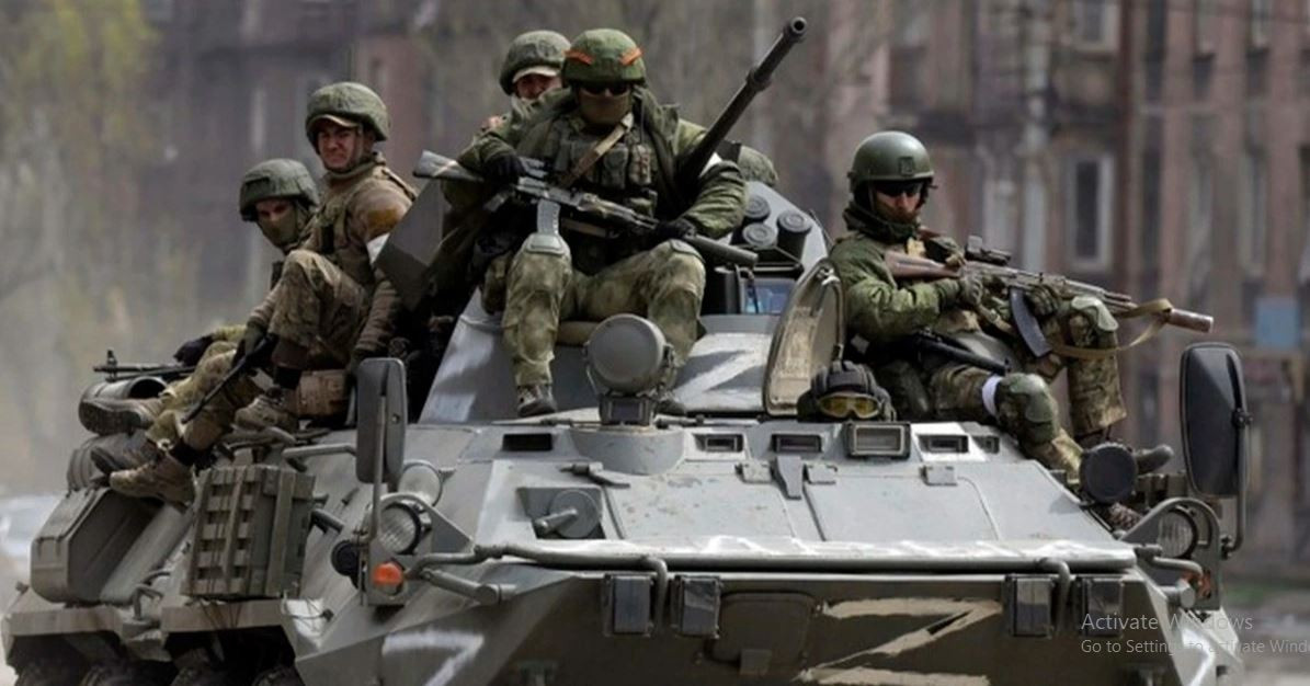 Về trang bị, mặc dù Quân đội Nga có lực lượng tinh nhuệ bao gồm nhiều xe tăng chiến đấu chủ lực T-80, T-90… nhưng việc thiếu quân số vẫn là vấn đề không thể bỏ qua. Ngoài ra, Quân đội Nga còn phải đối mặt với những thách thức như trang bị cũ và hiệu quả chiến đấu hạn chế của quân mới được huy động.