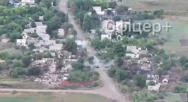 Trong một tháng kể từ khi trận chiến ở hướng Kursk bắt đầu, Quân đội Nga đã tiêu diệt hơn 11.220 quân Ukraine. Do vậy nhìn vào Ukraine, ngoại trừ việc thỉnh thoảng phóng UAV tự sát tầm xa hay tên lửa tấn công lãnh thổ Nga, thì khó có chiến thắng lớn nào gây thiệt hại nặng nề cho Quân đội Nga. (Nguồn ảnh: Topwar, CNN, Ukrinform, X).