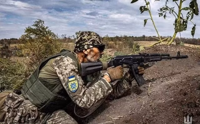 Forbes News cho biết: Đối với Ukraine, khó khăn lớn nhất không phải là sự thay đổi trong chiến thuật của Quân đội Nga, mà là sự mệt mỏi của Quân đội Ukraine. Dù Lữ đoàn bộ binh cơ giới 72 được trang bị tốt, nhưng ngay cả những đội quân tinh nhuệ nhất cũng không thể cầm cự vô thời hạn.