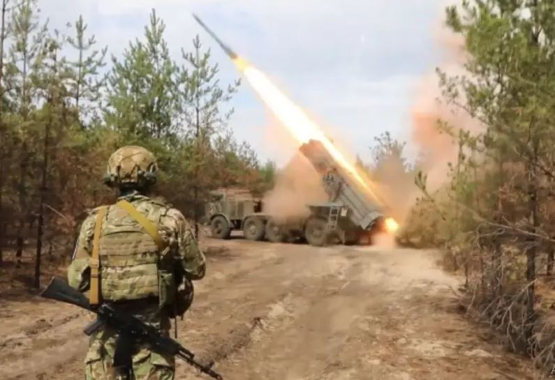 Hai trọng tâm chính của chiến trường Nga-Ukraine hiện nay là mặt trận Kursk trên lãnh thổ Nga, nơi Quân đội Ukraine tập trung quân đoàn cơ động lớn nhất; thứ hai là mặt trận ở thành phố Pokrovsk, nơi Quân đội Ukraine tập trung lực lượng phòng thủ lớn nhất. 