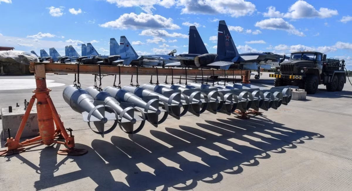 Cả hai mẫu M-46 và mẫu M-54 đầu tiên được thiết kế để vận chuyển trong khoang bom của máy bay ném bom hạng nặng. Biến thể M-62 có hình dáng khí động học hơn, được phát triển vào năm 1962, được thiết kế để lắp bên ngoài trên các mấu treo của máy bay ném bom chiến đấu.