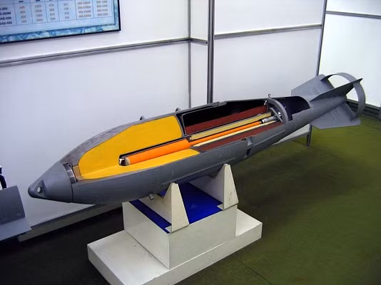 FAB-250 là một loại bom thả từ trên không, do Liên Xô thiết kế cho các nhiệm vụ chung, có trọng lượng toàn bộ là 250 kg, trong đó có 90 kg thuốc nổ TNT hoặc thuốc nổ bột nhôm; bán kính sát thương của bom là 120 mét. Bom có thể tiêu diệt sinh lực, phá hủy vũ khí trang bị và công sự không kiên cố.