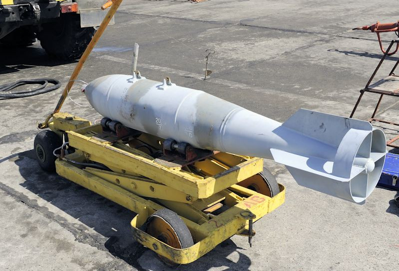 Loại bom FAB-250 đã được Liên Xô xuất khẩu rộng rãi cho các quốc gia đồng minh và đã được triển khai trong nhiều cuộc xung đột, đặc biệt là ở các lục địa Châu Á và Châu Phi. Mẫu M-46 đầu tiên được giới thiệu vào năm 1946, sau đó là mẫu M-54 được chỉnh sửa về mặt khí động học vào năm 1954.