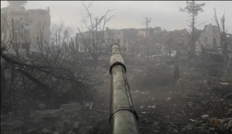 Mặc dù Quân đội Nga đúng là có ưu thế hỏa lực gấp hơn 10 lần, nhưng họ khó có thể chế áp và tấn công hiệu quả vào các khu vực chiều sâu của pháo binh Ukraine. Nói chung, pháo binh của quân đội Ukraine được bố trí sau chiến tuyến 10 km và chủ yếu tấn công khu vực cách chiến tuyến 10 km.