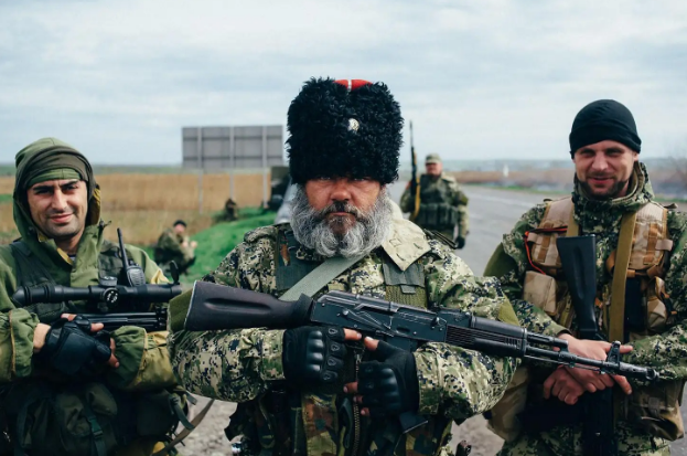 Trong những bức ảnh này, có thể thấy lần lượt các đội tấn công của Nga đã bị pháo binh Ukraine ngăn chặn từ khoảng cách xa. Cho dù đó là cuộc tấn công nhóm của lực lượng bán quân sự Wagner hay cuộc tấn công chiến thuật chung của xe tăng và xe chiến đấu bộ binh của quân đội chính quy Nga, hầu hết đều bị pháo binh Ukraine ngăn chặn từ xa.