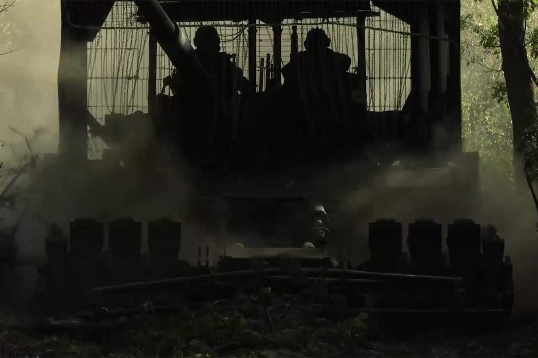 Theo kênh Muchnoy của Ukraine cho biết, tình hình ở Kurakhove đang rất khó khăn, RFAF đã chiếm toàn bộ khu vực nhà cao tầng, đẩy quân Ukraine vào khu công nghiệp của nhà máy nhiệt điện Kurakhove.