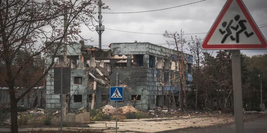 Tình hình giao tranh ở thành phố Kurakhove, nằm ở phía tây tình Donetsk, miền đông Ukraine vẫn diễn ra ác liệt. Hiện Quân đội Nga (RFAF) sau khi đã chiếm giữ các khối nhà cao tầng và các điểm cao chính ở phía bắc Kurakhovo, tiếp tục tiến về phía tây.