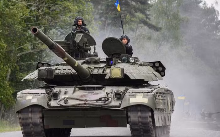 Một giải pháp thay thế của Ukraine là vận hành xe tăng T-80 thay vì để chúng trong kho, T-80UD một trong những loại có năng lực nhất của Liên Xô, được sản xuất tại Malyshev và sẽ là mối đe dọa lớn nhất đối với thiết giáp của Nga hơn bất cứ thứ gì hiện có trong kho của Ukraine.