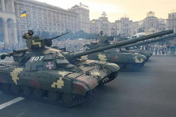 Ukraine là quốc gia triển khai lực lượng xe tăng lớn nhất ở châu Âu với 800-950 chiếc, gần 90% trong số đó là biến thể của T-64, trong đó ước tính có khoảng 720-750 chiếc đang hoạt động.
