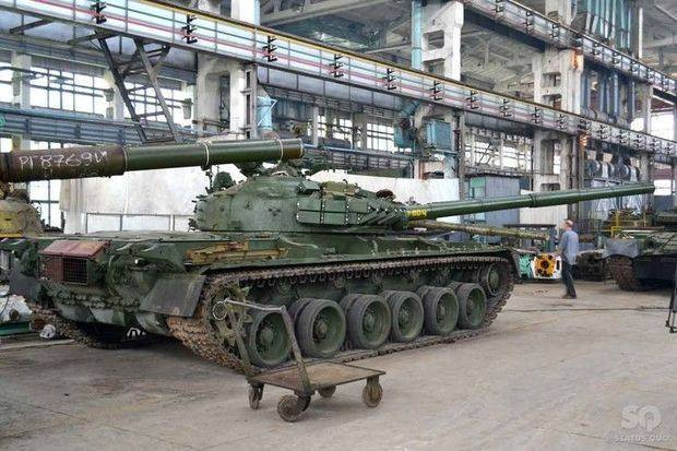 Dù T-72 thường được coi là hiệu quả hơn về chi phí hoạt động, nhưng những chiếc xe tăng T-64 lại được Ukraine giữ lại và coi là lực lượng chính của thiết giáp nước này, bởi vì phần lớn dây chuyền Nhà máy Malyshev đã sản xuất ra T-64 và T-80, vì vậy sẽ dễ dàng trong việc nâng cấp và bảo dưỡng hơn.