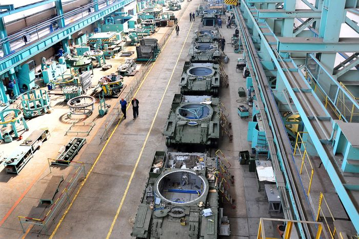Mặc dù Ukraine được thừa hưởng một trong những nhà máy sản xuất xe tăng lớn nhất và tinh vi nhất thế giới, nhưng Nhà máy Malyshev chỉ hoạt động với công suất cầm chừng và phải vật lộn để chỉ hoàn thành vài chiếc xe tăng mỗi năm.
