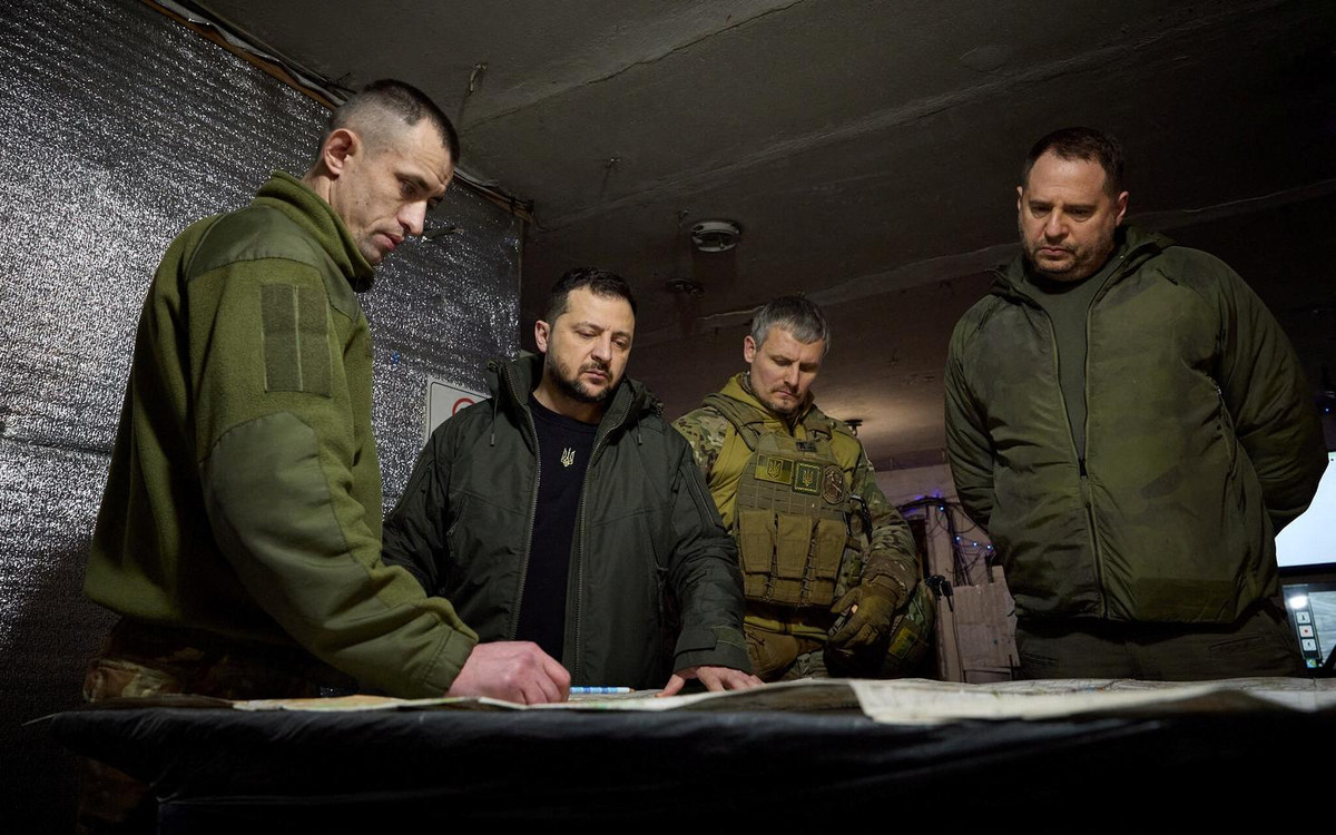 Các nguồn tin Ukraine cho biết, một số sĩ quan cao cấp của Quân đội Ukraine, đang cố gắng thuyết phục Tổng thống Zelensky trong cuộc họp tại Bộ Tổng tham mưu Ukraine, để ra lệnh rút quân đồn trú khỏi Avdiivka, nhằm khỏi bị quân Nga đóng nắp “nồi hầm”.