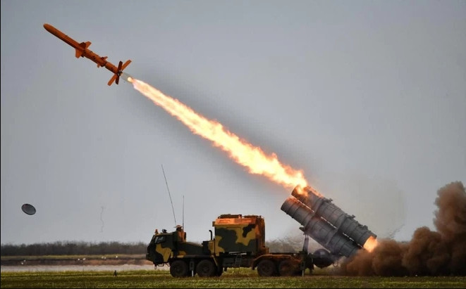 Sau khi kiểm tra tại đây, các chuyên gia phát hiện ra hai cái tên nghe "quen quen"; một là tổ hợp công nghiệp-quân sự "Artem-Lucci", bao gồm đơn vị thiết kế tên lửa chống hạm "Neptune" Lucci Design Bureau, và nhà máy sản xuất vũ khí Artem, được Quân đội Nga chính thức công bố lần này.