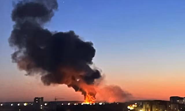 Nếu năng lực sản xuất quân sự trong nước của Ukraine bị tê liệt hoặc bị đình trệ, cộng với việc Quân đội Nga tấn công các tuyến đường sắt quan trọng và các cây cầu đầu mối ở miền tây và miền đông Ukraine, nhằm ngăn chặn việc vận chuyển vũ khí viện trợ quân sự của phương Tây tới miền đông Ukraine, thì đây sẽ là đòn chí mạng với Kiev.