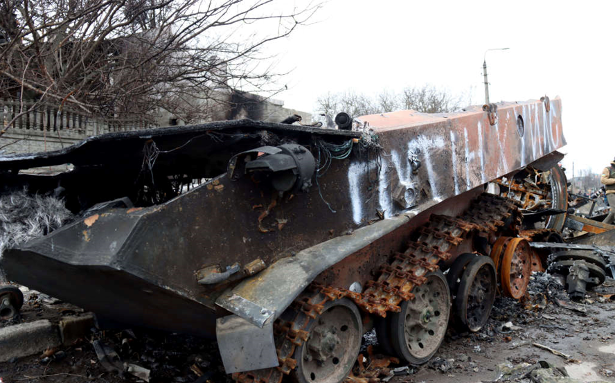 Quân đội Nga cũng đã phá hủy 2.052 xe tăng và các phương tiện chiến đấu bọc thép khác, 232 bệ phóng tên lửa, 894 pháo xe kéo và súng cối, 1.975 xe quân sự và 234 bệ phóng tên lửa phòng không S-300, Buk-M1 và các hệ thống tên lửa phòng không khác. 