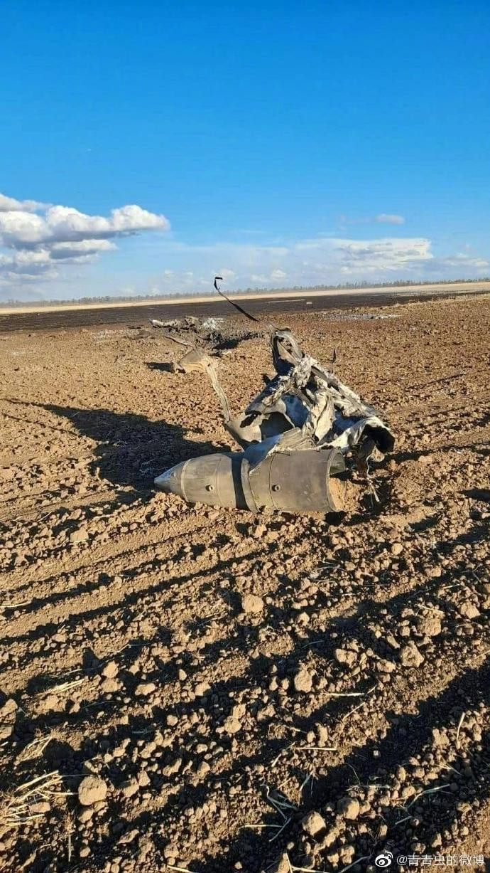 Trước đó, Jeffrey Lewis, người sáng lập trang Arms Control Wonk, trang web nổi tiếng về kiểm soát vũ khí của Mỹ, cũng tỏ ra hoài nghi về tuyên bố của quân đội Ukraine. Lewis nói, "Tôi không chắc liệu Ukraine có thực sự chặn được tên lửa Dagger hay không?". Nguồn: NetEase Military