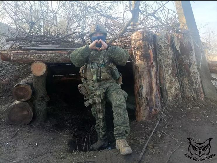 Lính dù Nga và lính đánh thuê Wagner đã thành lập hơn 20 đội xung kích và đang phát động các cuộc tấn công đa hướng vào khu dân cư này. Mỗi đội xung kích bao gồm 25 người, được trang bị súng bắn tỉa, súng máy, súng phóng lựu tự động và súng phóng lựu nhiệt áp.