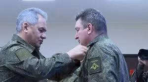 Sau khi tái tổ chức Quân khu phía Tây, Tướng Lapin được bổ nhiệm giữ chức Tư lệnh Quân khu Leningrad cực kỳ quan trọng. Các đơn vị dưới quyền ông chỉ huy bao gồm Tập đoàn quân 6, 11, 44 và Tập đoàn quân liên hợp số 14 (trước đây là Hạm đội phương Bắc), cùng các đơn vị bảo đảm,...