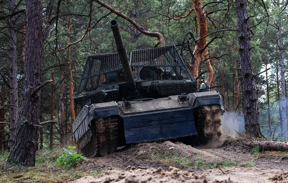 Đặc biệt, nhiều quân thuộc Cụm tập đoàn quân 11 đã giữ bí mật quá tốt khi di chuyển trên mặt trận Svatovo; thậm chí còn thực hiện động tác giả để tiến về phía nam, cuối cùng quân Ukraine vẫn nắm bắt được kế hoạch tấn công của Nga, nhưng đánh giá sai quy mô cuộc tấn công này. 