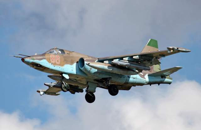 Su-25 là loại máy bay phản lực cận âm, một chỗ ngồi, hai động cơ của Liên Xô, hiện vẫn có trong biên chế chiến đấu ở hàng chục quốc gia, hầu hết đều thuộc các nước có ngân sách quốc phòng hạn chế và vẫn đủ khả năng duy trì khả năng bay của loại máy bay này. 