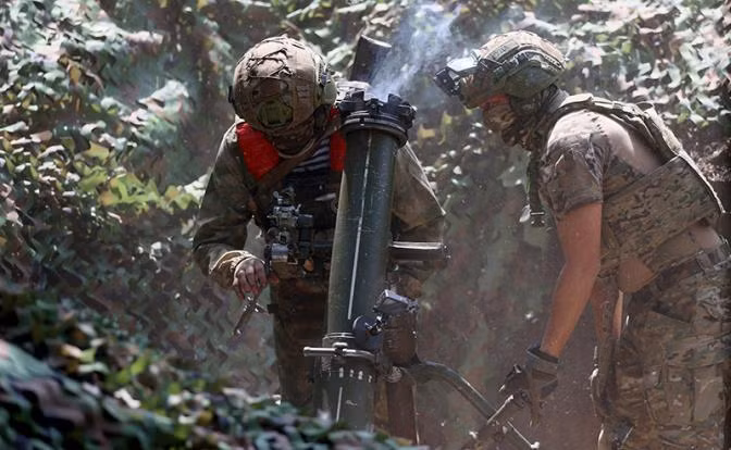 Nhưng trong chiến đấu, yếu tố bí mật, bất ngờ hết sức quan trọng. Bây giờ Kupyansk và các khu vực phụ cận gần như không phòng ngự, quân đội Ukraine đang từng bước rút lui; thành phố bị mất chỉ là vấn đề thời gian. Lợi dụng Kupyansk để giáng một đòn nặng nề hơn vào quân đội Ukraine là thời cơ tốt nhất của quân đội Nga. 