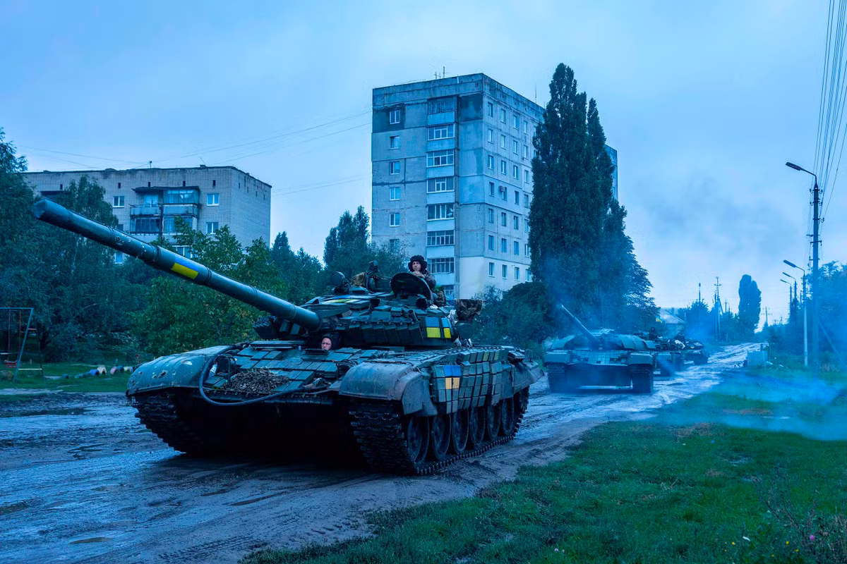 Nếu tràn ngập được Kharkov, không chỉ mối đe dọa an ninh đối với tỉnh Belgorod của Nga về cơ bản sẽ bị loại bỏ; nhưng quan trọng hơn, một chiến thắng lớn như vậy cũng đủ để đánh bại hoàn toàn niềm tin của phương Tây đối với Ukraine. Đồng thời ý chí phản kháng của người Ukraine cũng sẽ bị “lung lay”. 