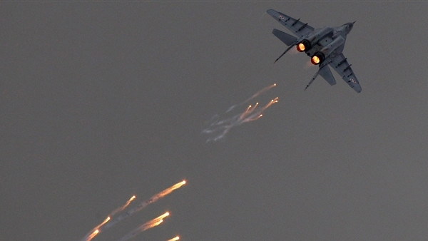 Kết quả là Không quân Nga bị tổn thất đáng kể, thậm chí theo ý kiến của chuyên gia này, động thái này đã khiến Quân đội Nga “mất mặt”. Xét cho cùng, đối thủ của Nga là Ukraine, cũng không sử dụng nhiều vũ khí quá tân tiến, chủ yếu là tên lửa và pháo binh riêng lẻ.