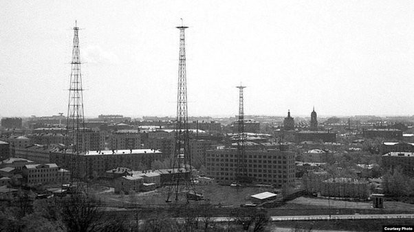 Dưới thời Liên Xô, cơ sở này có nhiệm vụ trinh sát vô tuyến, chặn thông tin truyền qua các kênh liên lạc vệ tinh; đồng thời Trung tâm Đài phát thanh KGB số 8 cũng đóng tại đây. “Ovetiopol-2" đã thực hiện các nhiệm vụ tương tự cho tình báo Ukraine, kể từ khi Liên Xô sụp đổ năm 1991. 