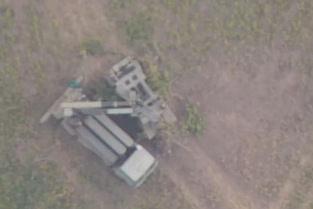 Trong bối cảnh các cuộc tấn công hàng ngày bằng UAV tầm xa và tên lửa vào các khu vực hậu phương, bom lượn vào các vị trí của Ukraine trên tiền tuyến; buộc Ukraine phải phân tán lực lượng phòng không để đối phó. Kết quả là tổn thất trong các hệ thống phòng không của Ukraine đã tăng lên đáng kể (Nguồn ảnh: Topwar, CNN. Reuters).