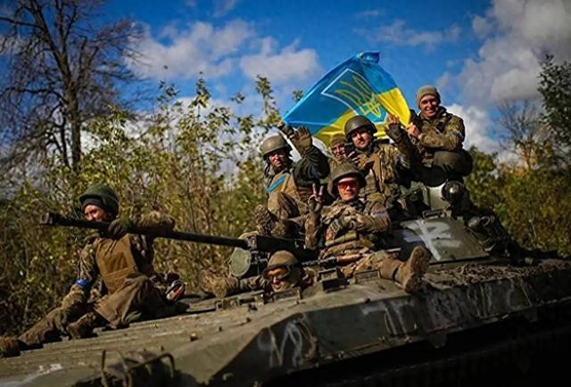 Sự tàn khốc của chiến tranh là một trong những nguyên nhân quan trọng khiến binh sĩ Ukraine phải đào ngũ. Xung đột Nga-Ukraine là cuộc đối đầu quân sự có cường độ cao và sự nguy hiểm về tính mạng, có thể ập đến bất cứ lúc nào, đã gây áp lực tâm lý rất lớn với những người lính.