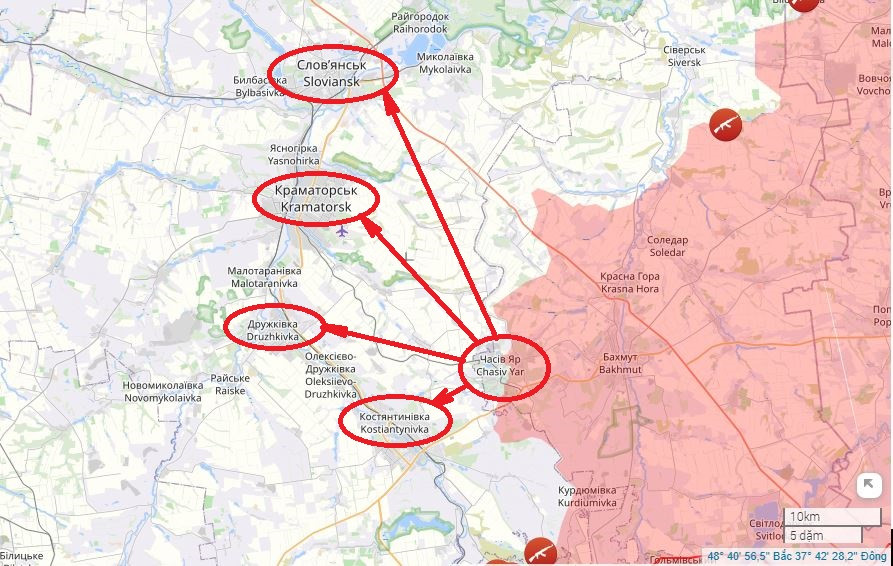 Thành phố Chasov Yar có vị trí quan trọng ở bắc tỉnh Donetsk, do gần thành phố Bakhmut, thành phố bị chia cắt thành hai phần bởi kênh Seversky Donets - Donbass. Nếu kiểm soát được Chasov Yar, giúp RFAF phát triển về hai thành phố lớn nhất còn lại của khu vực Donbass là Slavyansk và Kramatorsk.