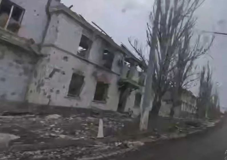 Một ngày trước đó đã có những nỗ lực phản công của quân Ukraine trên nhiều khu vực ở Chasov Yar, bao gồm cả khu vực tiểu quận Novy, nhưng đều không thành công. Quân Ukraine phải rút lui với tổn thất đáng kể về quân số và vũ khí, trang bị.