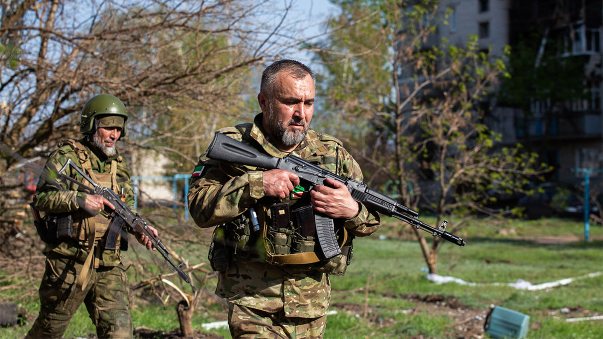 Trong điều kiện địa hình và thời tiết như vậy, rất khó cho các hoạt động chiến đấu của cả hai bên tại Chasov Yar. Đó là lý do tại sao thông tin về con đường từ Chasov Yar tới thành phố Konstantinovka đã bị tiểu đoàn đặc nhiệm Akhmat thuộc Lữ đoàn đặc biệt 4 của Quân đội Nga kiểm soát, đã trở thành một tin chấn động quân sự thực sự.