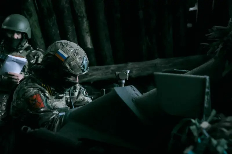 Tuy nhiên, chúng ta cũng phải thấy rằng, những hành vi này của Kiev, cũng mang lại những rủi ro nhất định. Việc phô trương quân sự quá mức có thể khiến Nga tức giận và dẫn tới căng thẳng leo thang hơn nữa trên chiến trường. Bên cạnh đó, nếu Ukraine có lập trường quá cứng rắn trong các cuộc đàm phán, có thể dẫn đến sự chậm trễ hoặc thậm chí là đổ vỡ tiến trình hòa bình.