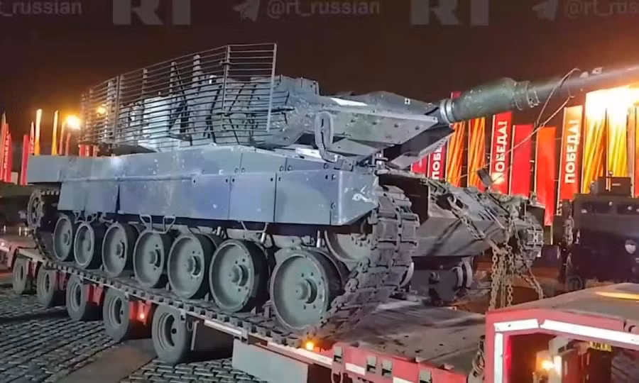 Một quan chức tình báo Nga tiết lộ, Quân đội Nga có thông tin tình báo quan trọng về xe tăng Leopard-2 do Đức sản xuất - hiện đang được trưng bày tại bảo tàng chiến tranh Nga ở Moscow cùng với các chiến lợi phẩm khác, ngay cả trước khi chúng được đưa vào chiến trường Ukraine.