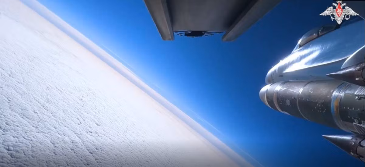 Đài truyền hình Nga (RT) đã đưa tin trong vòng vài phút sau thông cáo báo chí của Bộ Quốc phòng Nga vào ngày 30/12/2022: “Một chiếc máy bay chiến đấu MiG-29 đã bị bắn rơi gần làng Novoelizavetovka và hai trực thăng Mi-8 của của Không quân Ukraine đã bị bắn rơi tại các khu dân cư Druzhkov và Yablonovka ở tỉnh Donetsk”. 