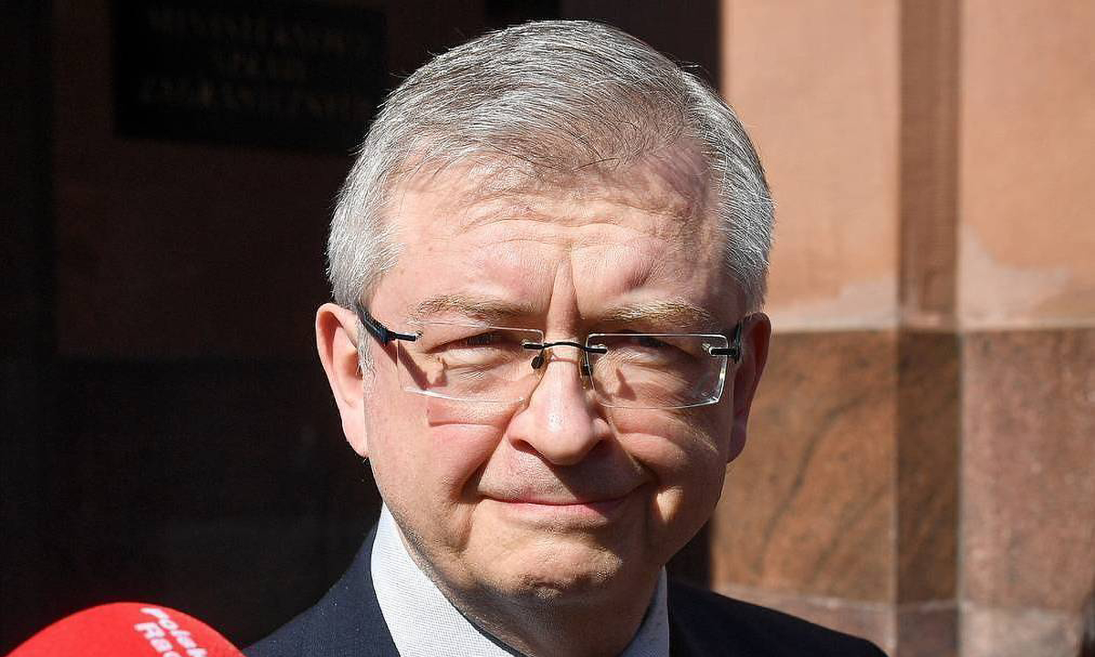 Chính phủ Ba Lan nhanh chóng triệu tập đại sứ Nga để gửi công hàm phản đối và quyết định tăng cường hơn nữa an ninh quốc phòng, để đối phó với những rủi ro lớn hơn có thể xảy ra. (Ảnh: Đại sứ Nga tại Ba Lan Sergey Andreyev).