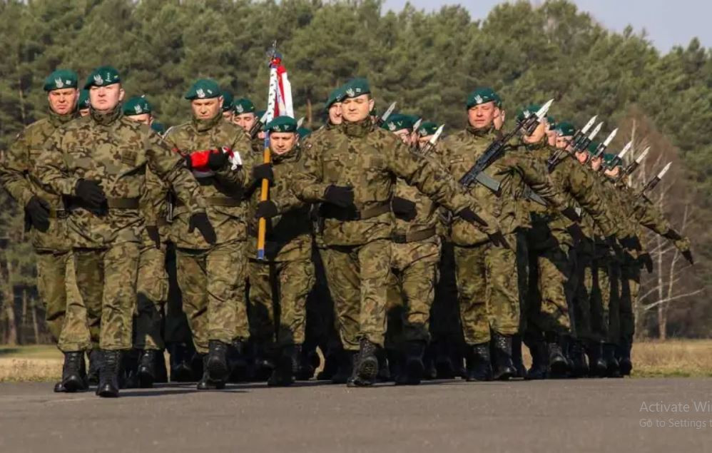 Bộ Quốc phòng Ba Lan đã công bố một loạt thông tin về tử vong của các quân nhân Ba Lan, được cho là “tai nạn trong huấn luyện”, thậm chí là sử dụng vũ khí trái phép. Trong số những người “đột ngột qua đời”, có Chuẩn tướng Adam Marczak.